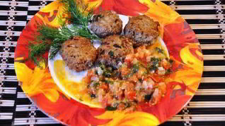 Жареные фрикадельки с томатным соусом