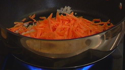 чечевица с грибами, ветчиной и куриными сосисками