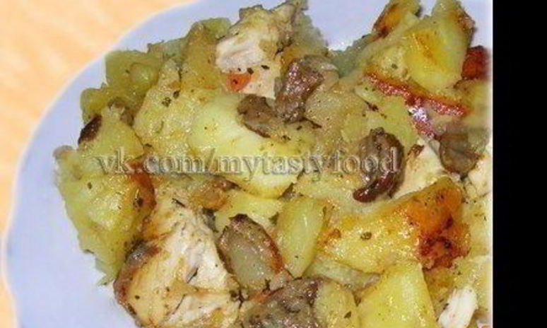 Рецепт картофеля с курицей и грибами в мультиварке