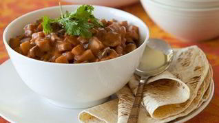 Картофель с курицей в сливочно-томатном соусе