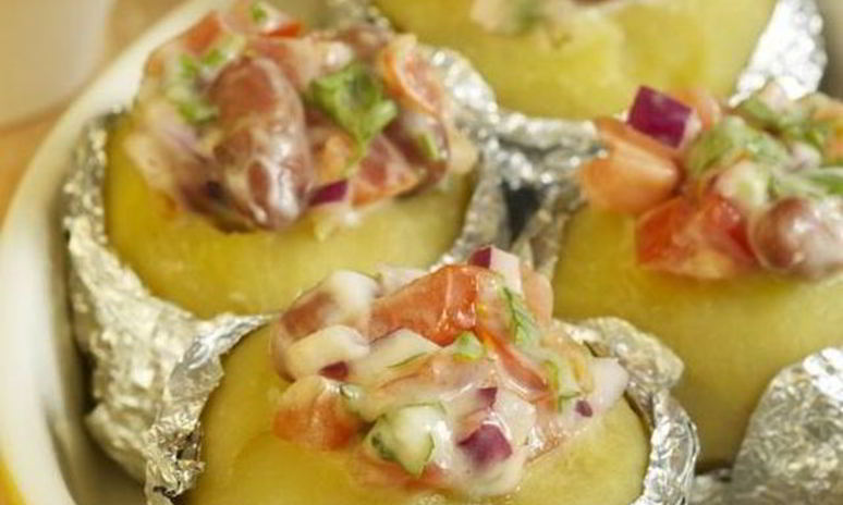 Рецепт картофеля с помидорами, фасолью и зеленью