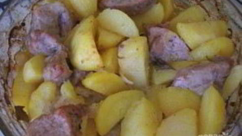 картофель со свининой в сметане