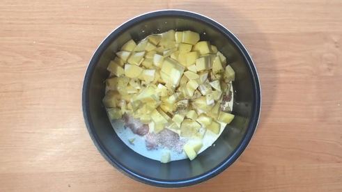 картошка с куриными окорочками в сливках в мультиварке