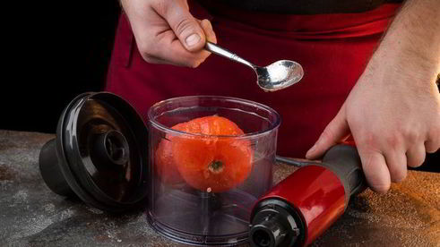 красная чечевица с томатами и шпинатом