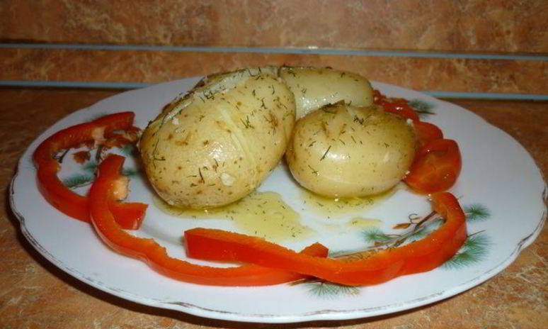 Рецепт молодого картофеля с чесночно-укропным маслом