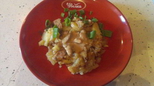 молодой картофель со свининой