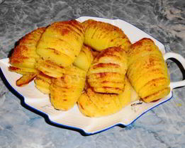 Нарядный картофель по-шведски в духовке