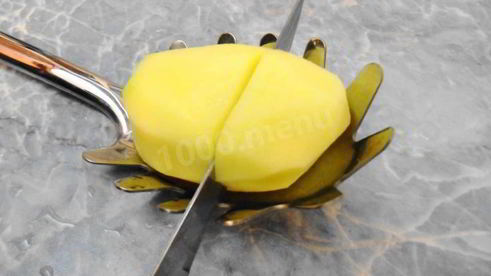 нарядный картофель по-шведски в духовке