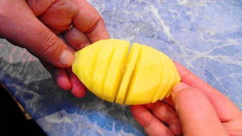 нарядный картофель по-шведски в духовке