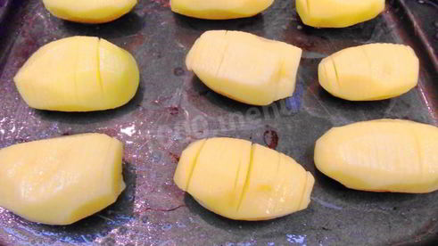 нарядный картофель по-шведски в духовке