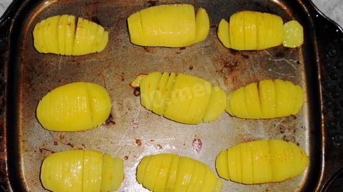 нарядный картофель по-шведски в духовке