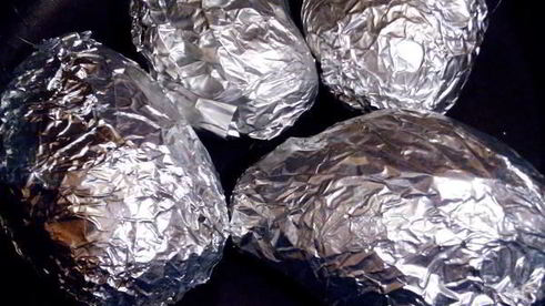 печеный картофель с селодочным соусом