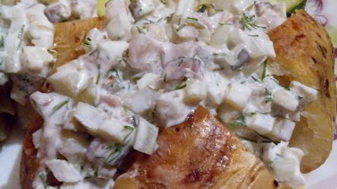 печеный картофель с селодочным соусом