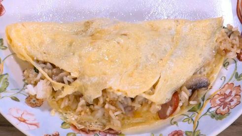 пряный рис с яйцом и беконом