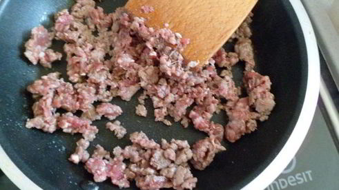 рис по-ливански с жареным фаршем и лепестками миндаля