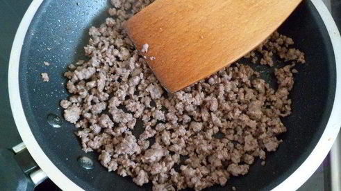 рис по-ливански с жареным фаршем и лепестками миндаля