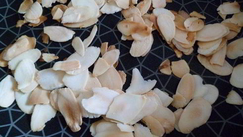 рис по-ливански с жареным фаршем и лепестками миндаля