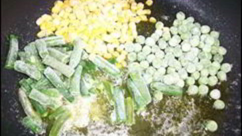 рис с горошком, кукурузой и стручковой фасолью