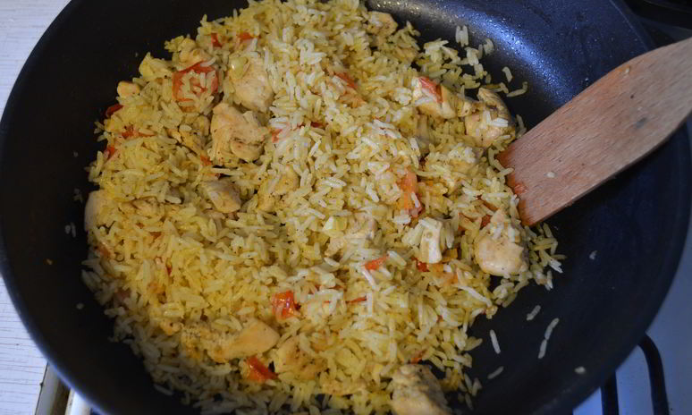 Рецепт риса с курицей и помидорами