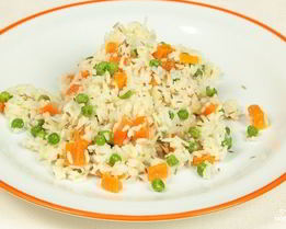 Рис с морковью и горошком