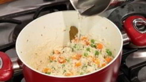 рис с морковью и горошком