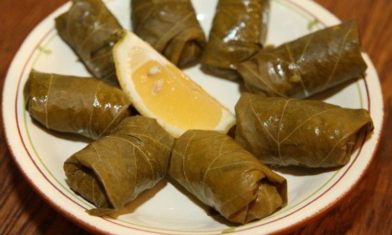 Рецепт риса с мятой и кедровыми орешками в виноградных листьях