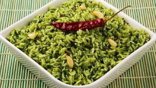 Рис с тушеным шпинатом