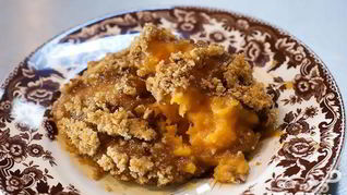 Сладкий картофель с молоком и орехами