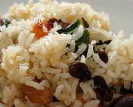 Сладкий рис с орешками кешью, сухофруктами и мятой