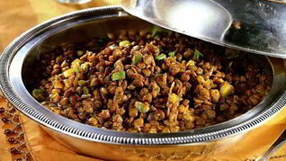 Тушеная чечевица с копченой телятиной