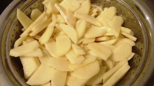 жареный картофель с айвой