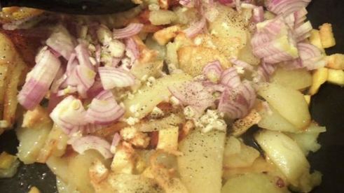 жареный картофель с айвой