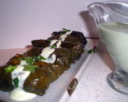 Долма с бараниной под сметанно-чесночным соусом