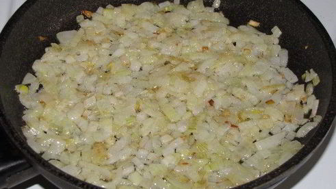 долма с рисом, изюмом и кедровыми орешками