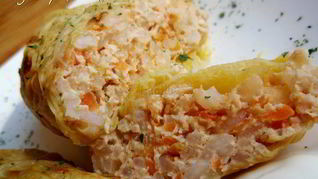Куриные голубцы с овощами в листьях савойской капусты