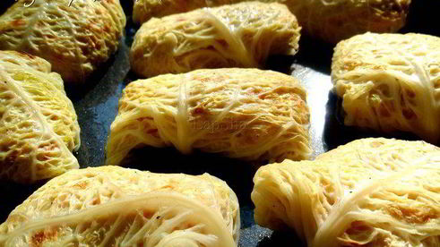 куриные голубцы с овощами в листьях савойской капусты
