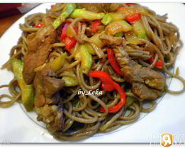 Гречневая лапша с овощами и мясом