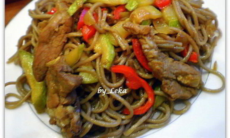 Рецепт гречневой лапши с овощами и мясом