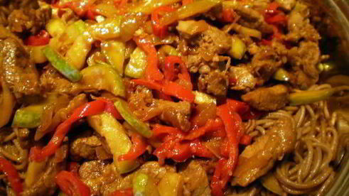 гречневая лапша с овощами и мясом