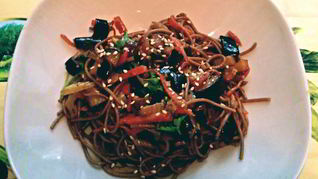 Гречневая лапша с овощами