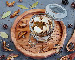 Белые грибы в маринаде с пажитником и горчицей