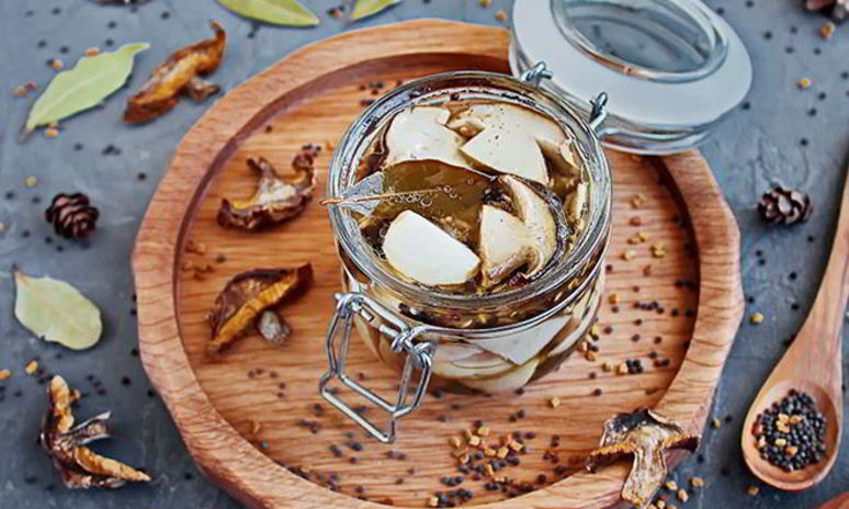 Рецепт белых грибов в маринаде с пажитником и горчицей