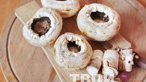 грибы, фаршированные рисом