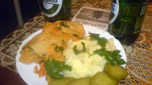 грибы обжаренные под соусом с гарниром