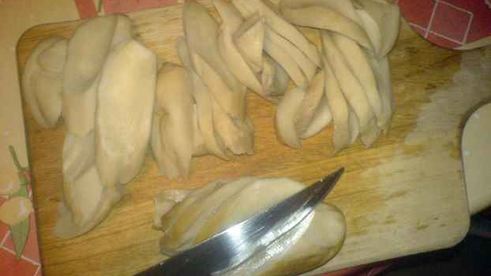 грибы обжаренные под соусом с гарниром