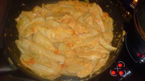 грибы обжаренные под соусом с гарниром