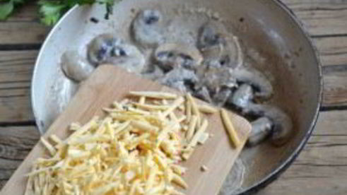 грибы под сырным соусом