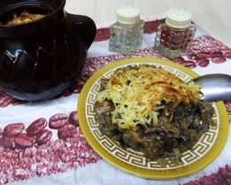 Грибы в горшочках с сыром луком курицей