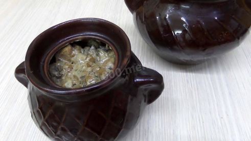 грибы в горшочках с сыром луком курицей