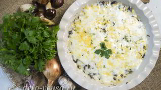 Грибы в сметане под сыром